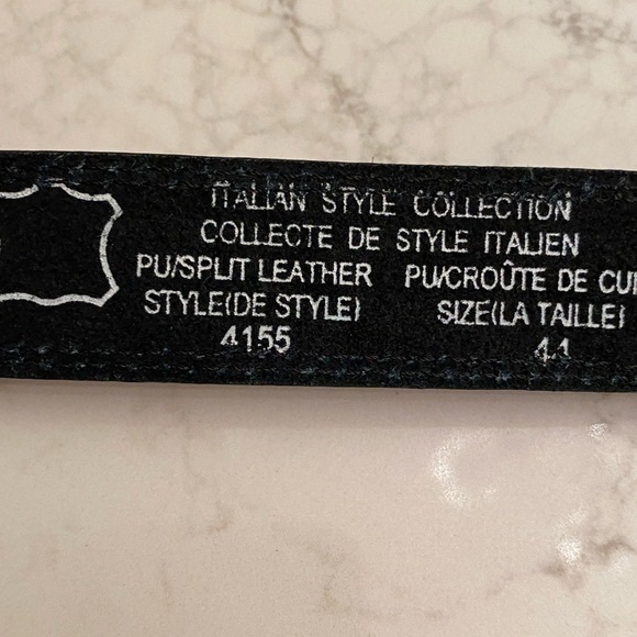 EUC MENS SIZE 44 DRESS BELT WITH A SILVER AND GOLD TONE BUCKLE - Picture 3 of 7